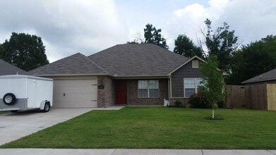 Building Photo - 4608 SW Fieldstone Blvd