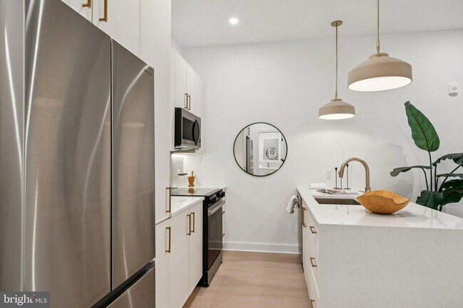 Building Photo - 30 W Allens Ln