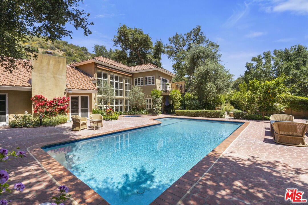 Foto principal - 3265 Mandeville Canyon Rd