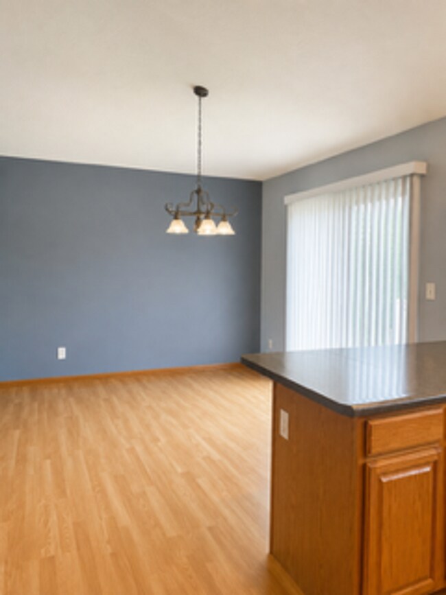 Foto del edificio - Spacious Split-Level Home with Large Backyard