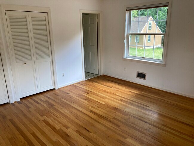 Foto del edificio - 1530 Everlea Rd