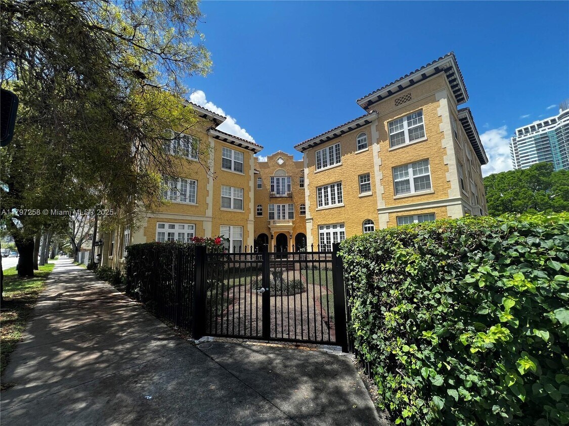 Foto principal - 3224 Biscayne Blvd