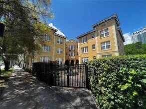 Building Photo - 3224 Biscayne Blvd