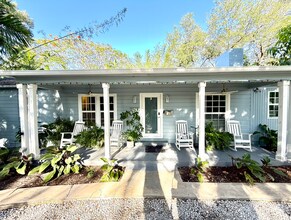 Building Photo - 5023 SW 59th Ave