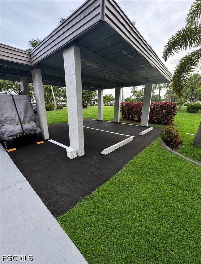 Foto del edificio - 5765 Trailwinds Dr