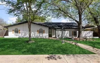 Building Photo - 600 S Tanglewood Dr