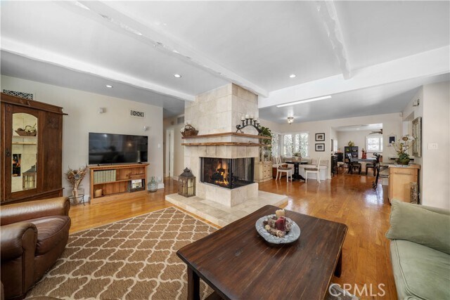 Building Photo - 4571 Canoga Dr