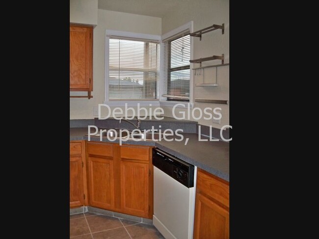 Building Photo - 2 bedroom 2 bath condo in Parkview Village...