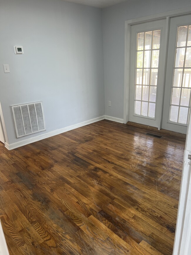 Dinning Room - 210 Woodlawn Dr