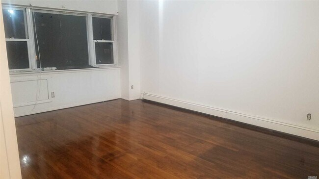 Foto del edificio - 94-58-94-45 45th Ave