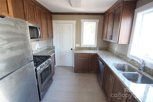 Foto del edificio - 110 Hillside Ct