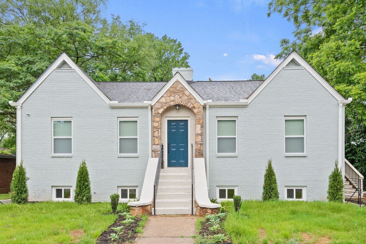 Location, Location - Duplex Unit A - 636 Francis PL NW/ 2 bedroom, 2 bath - off street parking $1... - Upper Unit 636 Francis Pl NW A- Duplex $1900.00