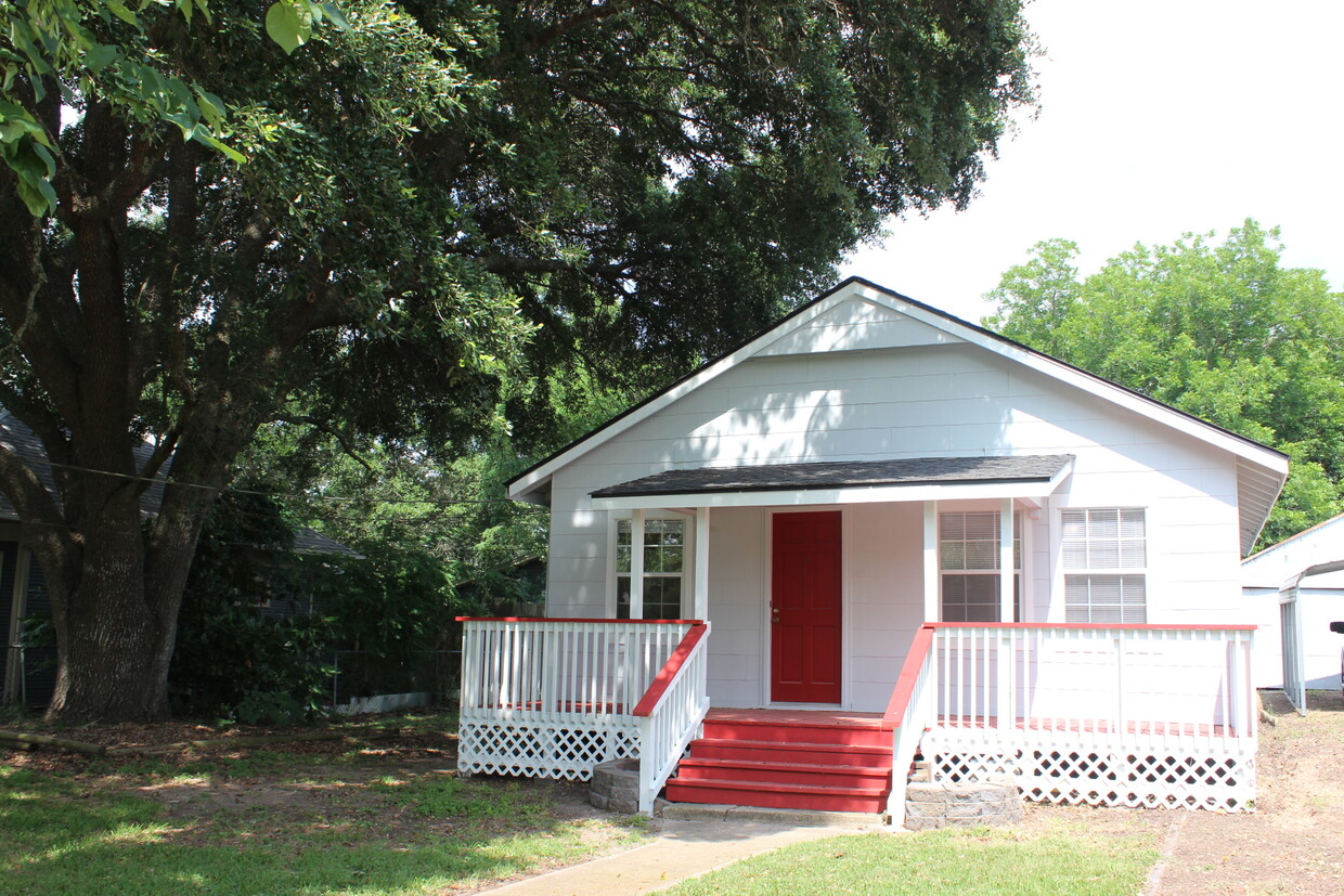 Primary Photo - 946 S Masonic St