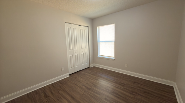 Foto del edificio - 2160 Schumacher Ave