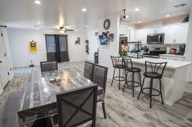 Foto del edificio - 2231 E 14th St