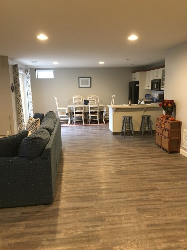 Eat In Kitchen - 926 Armistead St