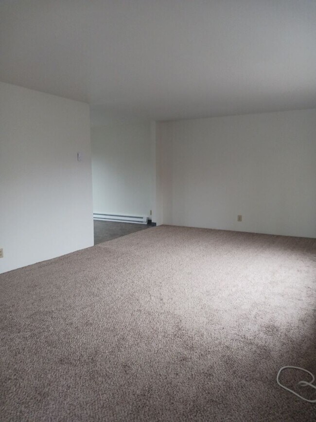 Building Photo - M611/613 W. 13th St