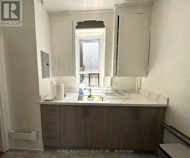 Building Photo - 555 Danforth Ave