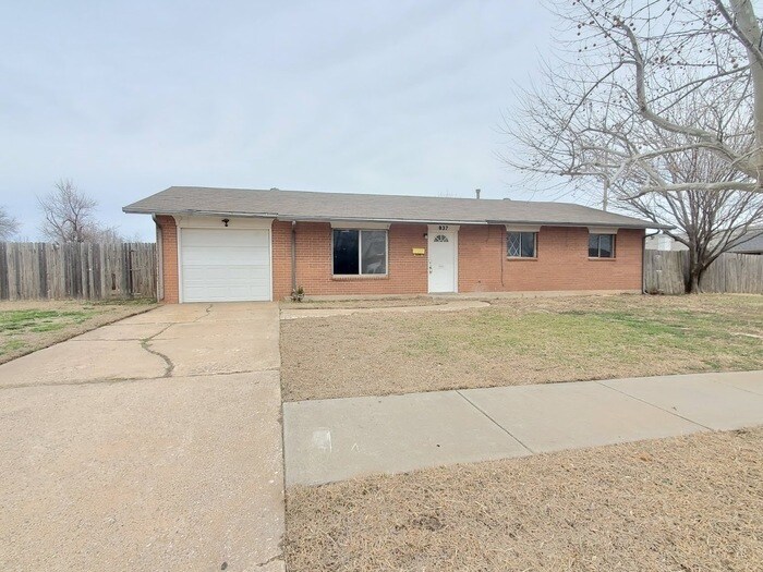 Charming Three Bedroom, Two Bath Home in M... House for Rent in Moore