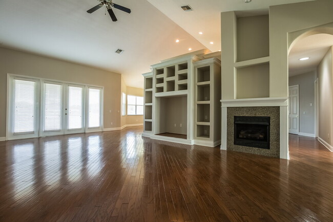 Foto del edificio - 9009 Riverview Dr