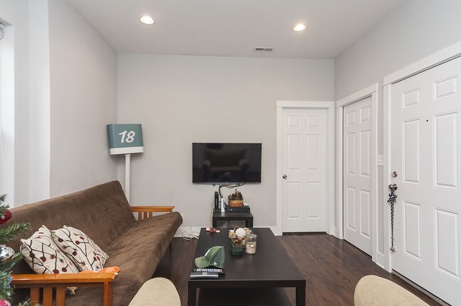 Foto del edificio - 1338 W Huron St