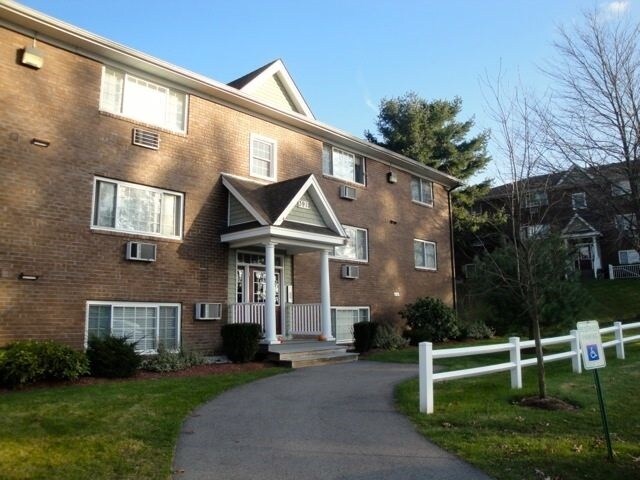 Foto del edificio - 3981 Brown Ave
