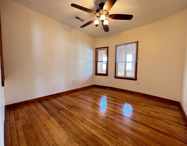 Building Photo - 42 Pinkham Rd