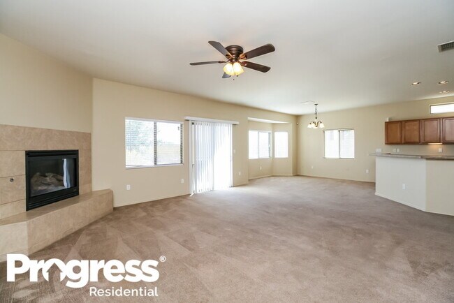 Foto del edificio - 7902 N Blue Brick Dr