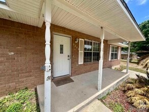 Building Photo - 6204 Silver Oak Dr