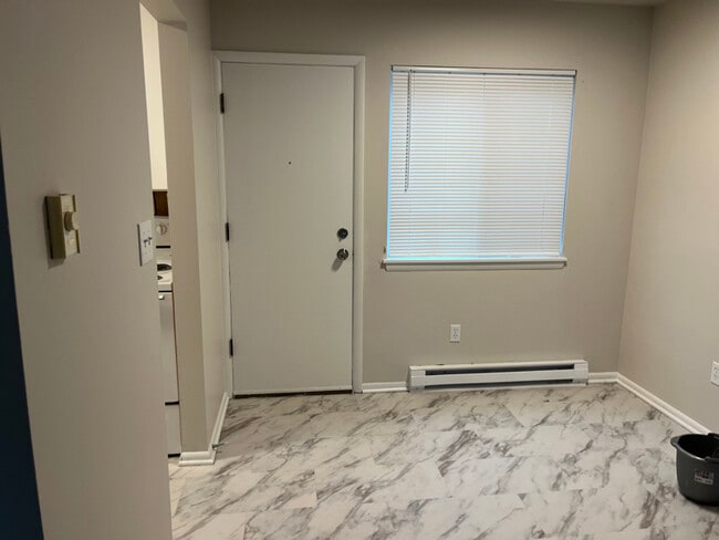 Building Photo - 800 S Thistle St