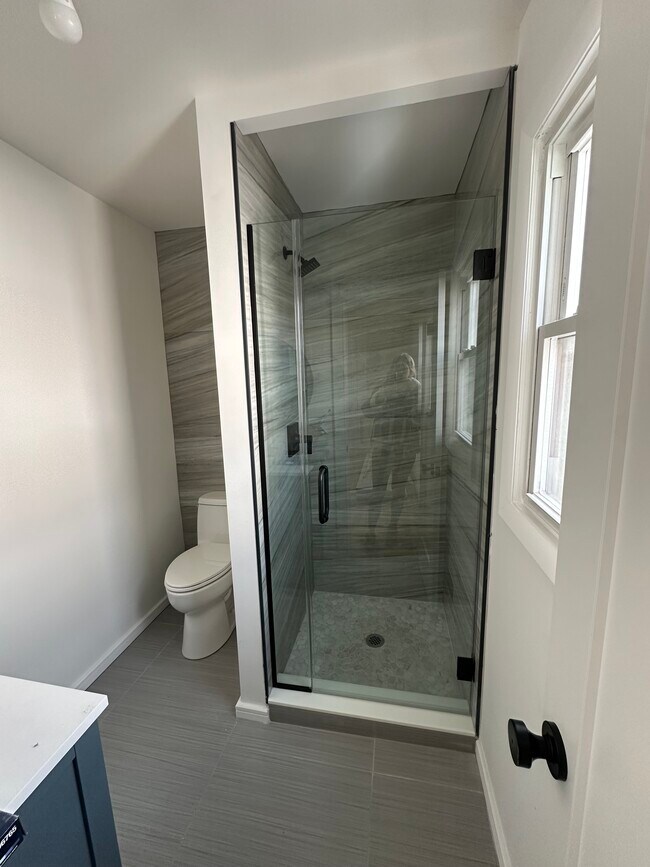 BAÑO PRINCIPAL - 71 Miles St