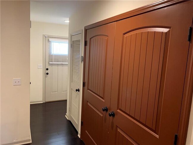 Foto del edificio - 1587 Springleaf Point SE