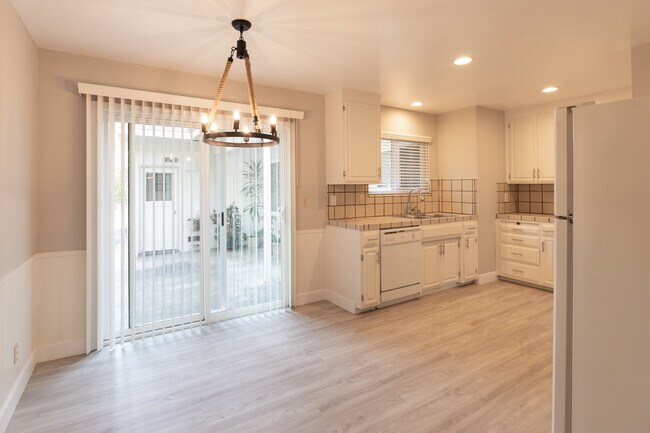 Foto del edificio - 528 Hawthorn Ave