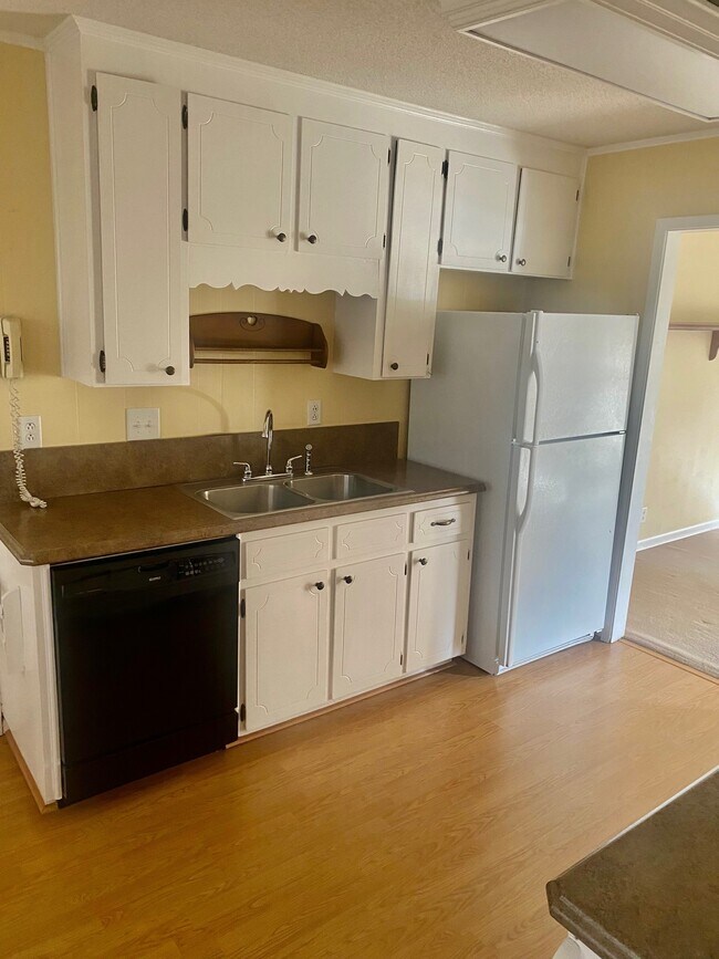 Foto del edificio - 214 Meadowbrook Dr