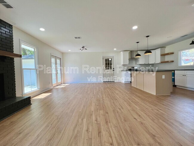 Building Photo - 212 Fernbank St