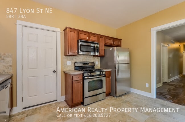 Foto del edificio - 847 Lyon St NE