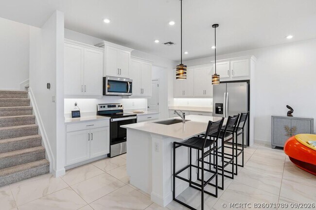 Building Photo - 14131 SW Thorens Dr