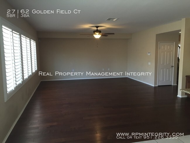 Building Photo - Executive Home!