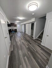 Building Photo - 165 E Shore Dr