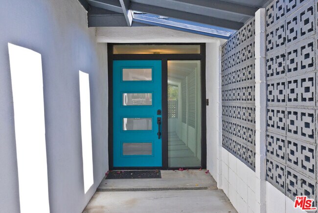 Foto del edificio - 2660 N Farrell Dr