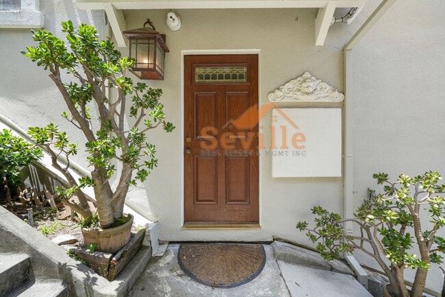 Foto del edificio - Renovated 2BD/2BA Condo Near Lake Merritt — Private Balcony & In-Unit Laundry