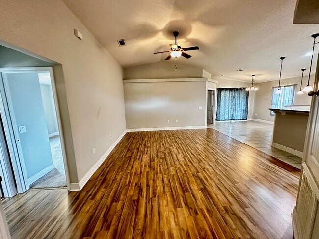 Building Photo - 3106 Susan Dr