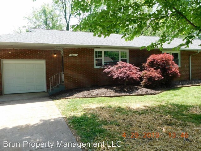 Building Photo - 3814 Woodlake Dr