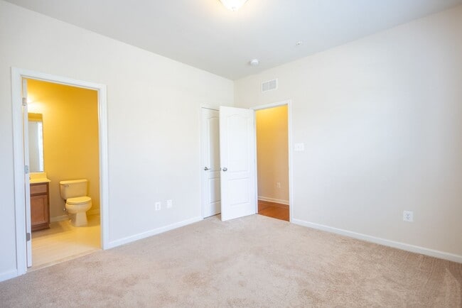 Photo - Beautiful 3 BR/3 BA EOG Townhome in Capito...