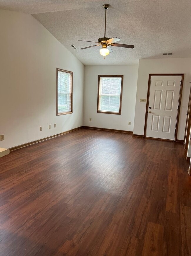 Building Photo - 107 Bogey Ln