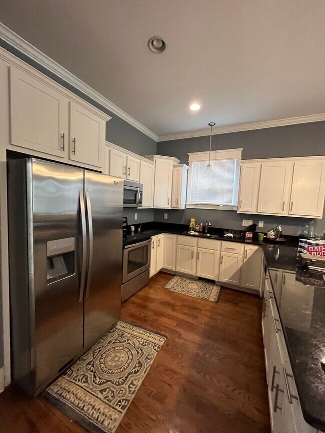 Foto del edificio - Spacious 3 Bed/2.5 Single Family Home in t...