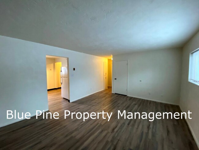 Foto del edificio - 1680 Calkins Ave