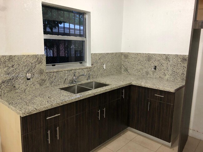 Foto del edificio - 1725 NW 44th St