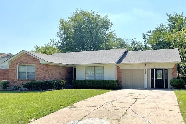 Building Photo - 1222 McDonald Dr