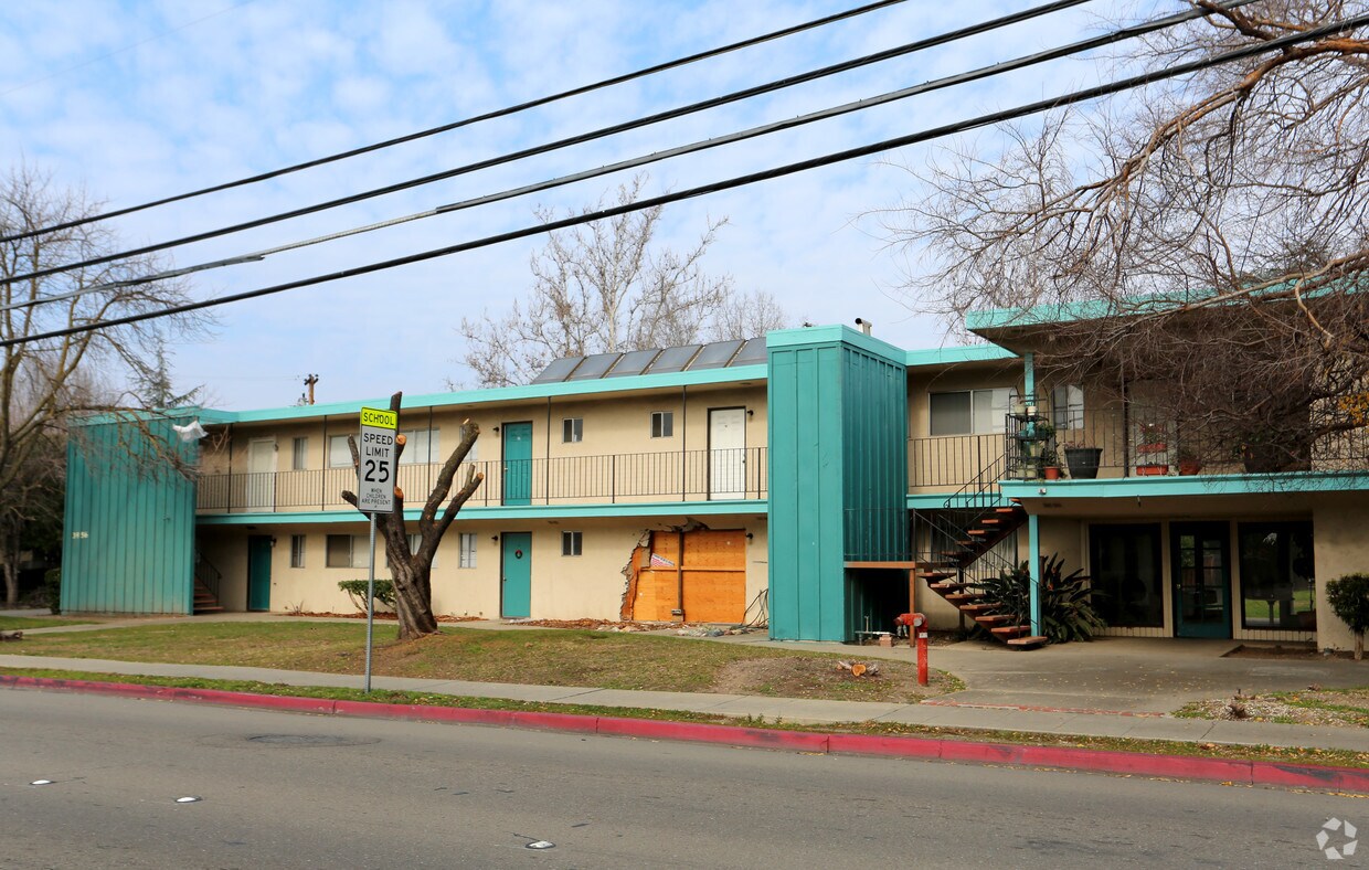 Foto principal - Lincoln Patio Apartments